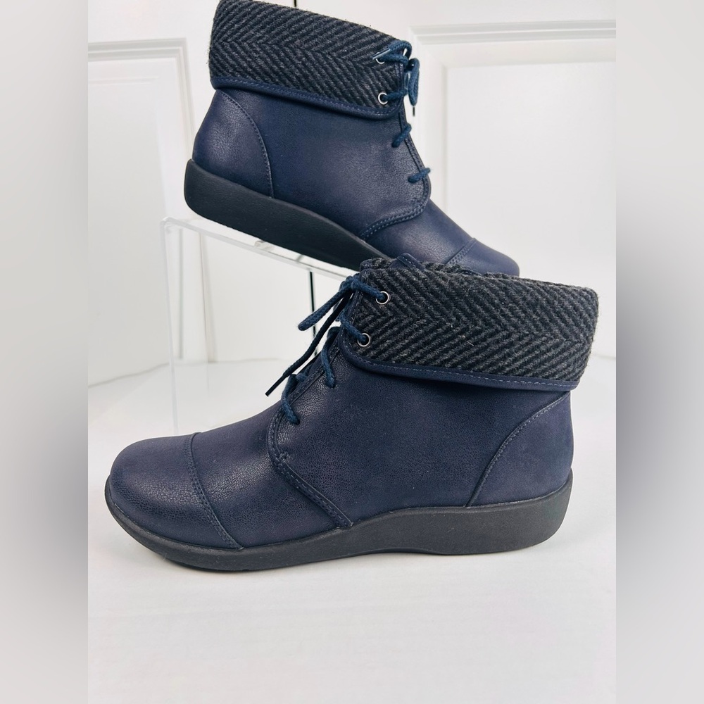Cloudsteppers by CLARKS Ankle Boot Bootie Size 7.5W Navy Blue Sillian Frey NEW